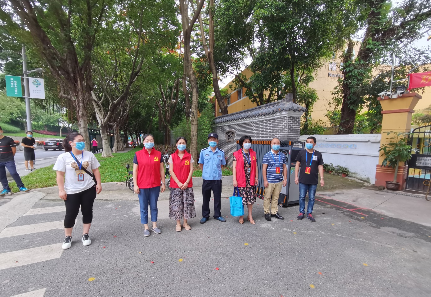 党员带头齐上阵 防疫值守助复学——创新研发中心党支部协助南湖幼学防疫复学工作