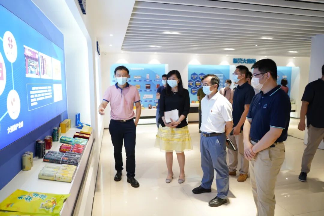 白云区科工商信局辅导一行到广药集团壹定发调研