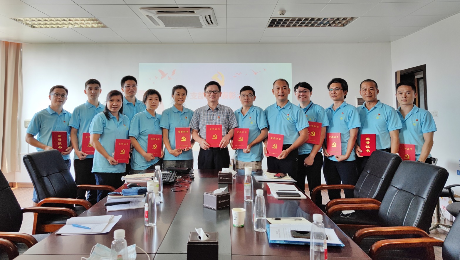 学党史悟初心 树典型开新局——记第六党支部主题党日活动