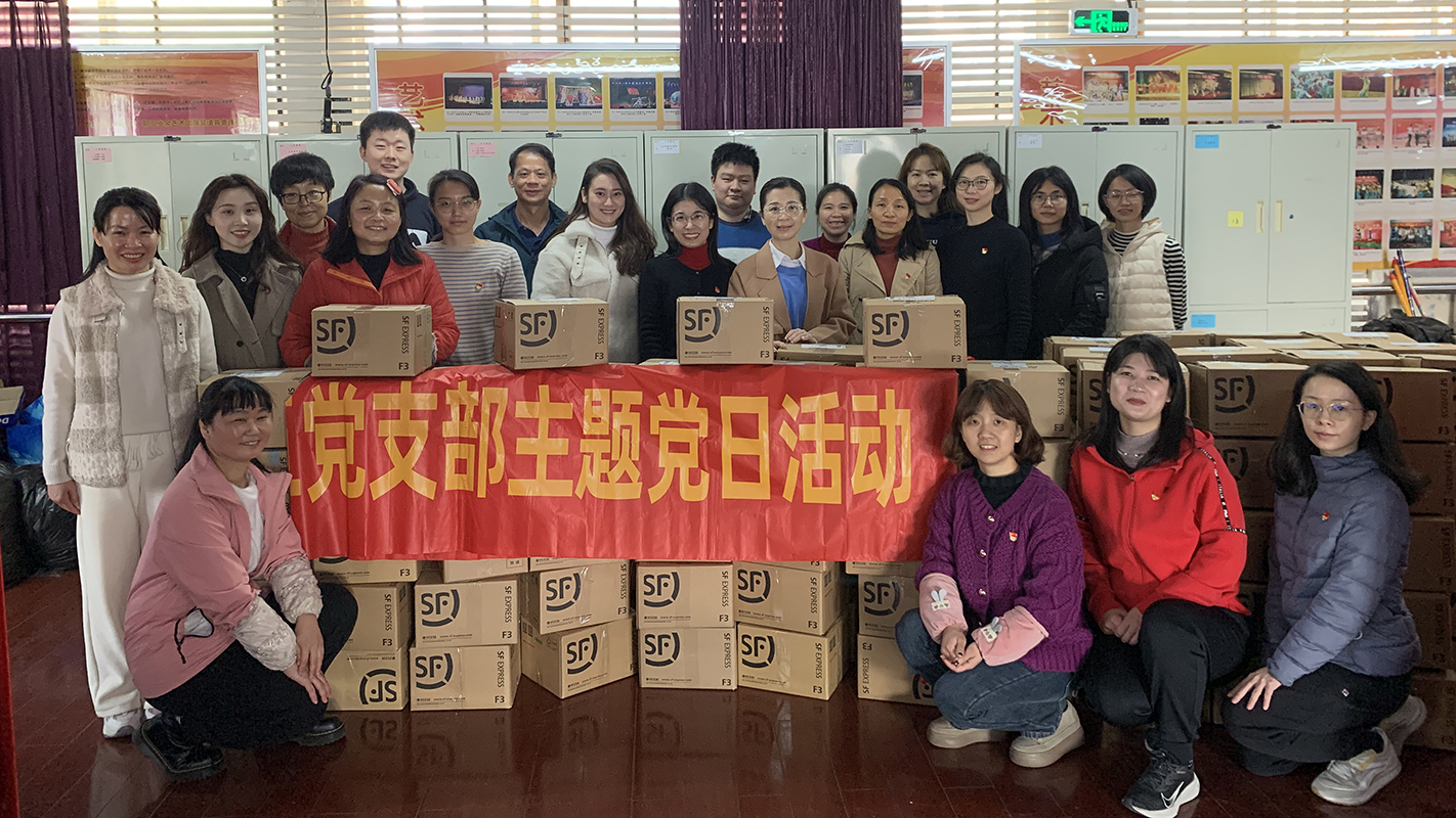 自愿服务暖人心，雷锋心灵永传秤转—记第八党支部自愿服务主题党日活动