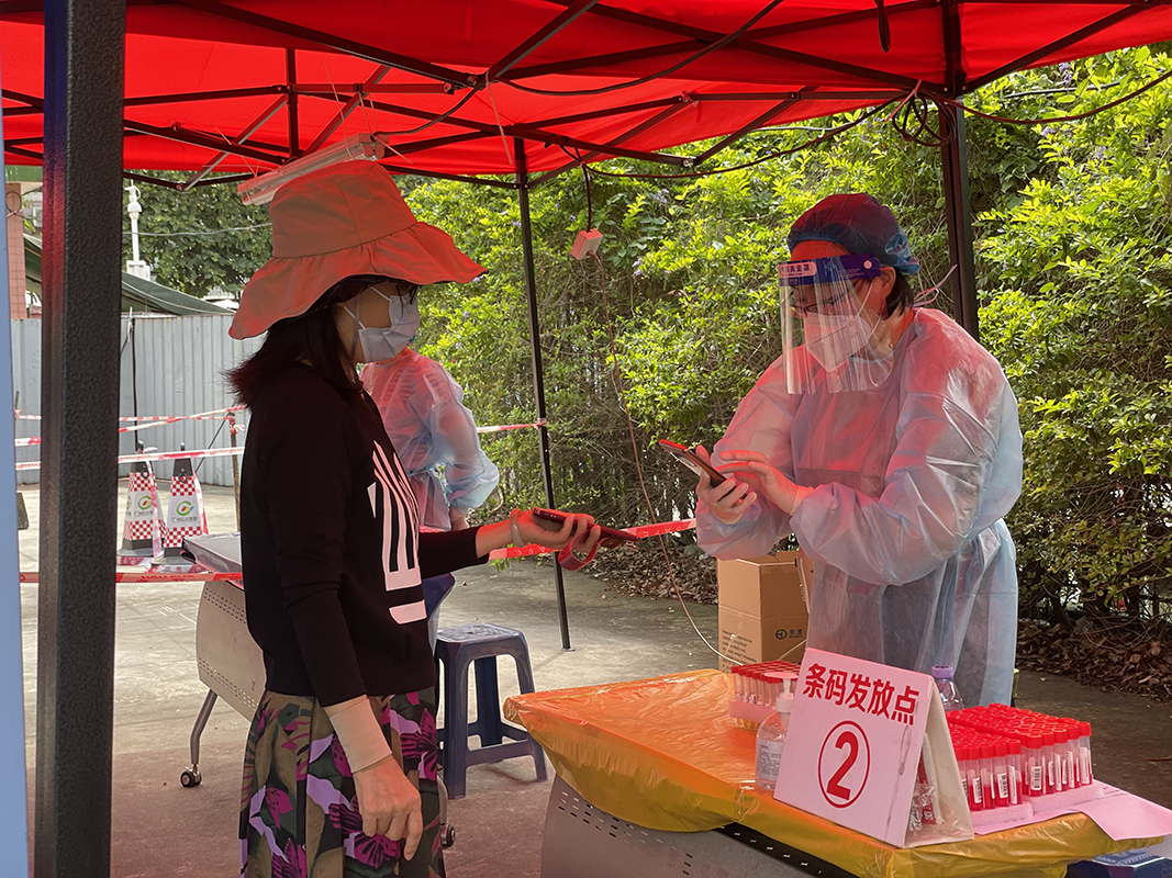 向着成功的曙光，他们是药厂社区的“追光者”