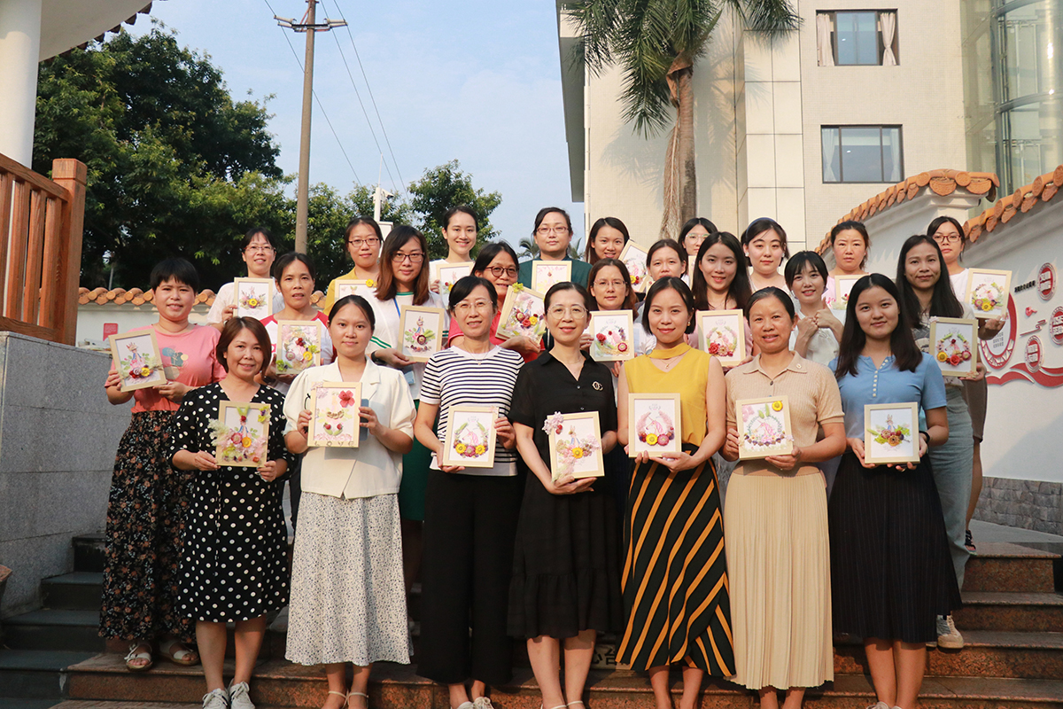 定格俏丽，永生花DIY ——总厂工会进杏装喜迎二十大 花漾向将来” 手工系列活动（二）